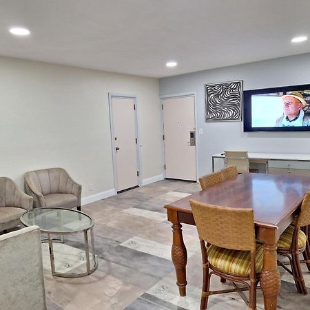 Travelodge By Wyndham Indianapolis Speedway Εξωτερικό φωτογραφία