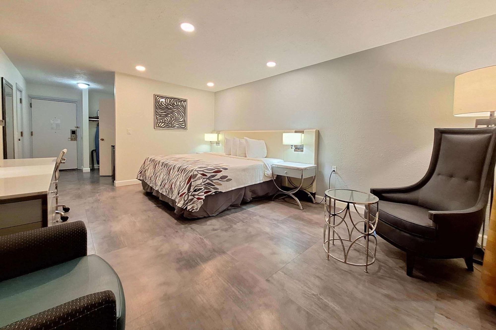 Travelodge By Wyndham Indianapolis Speedway Εξωτερικό φωτογραφία