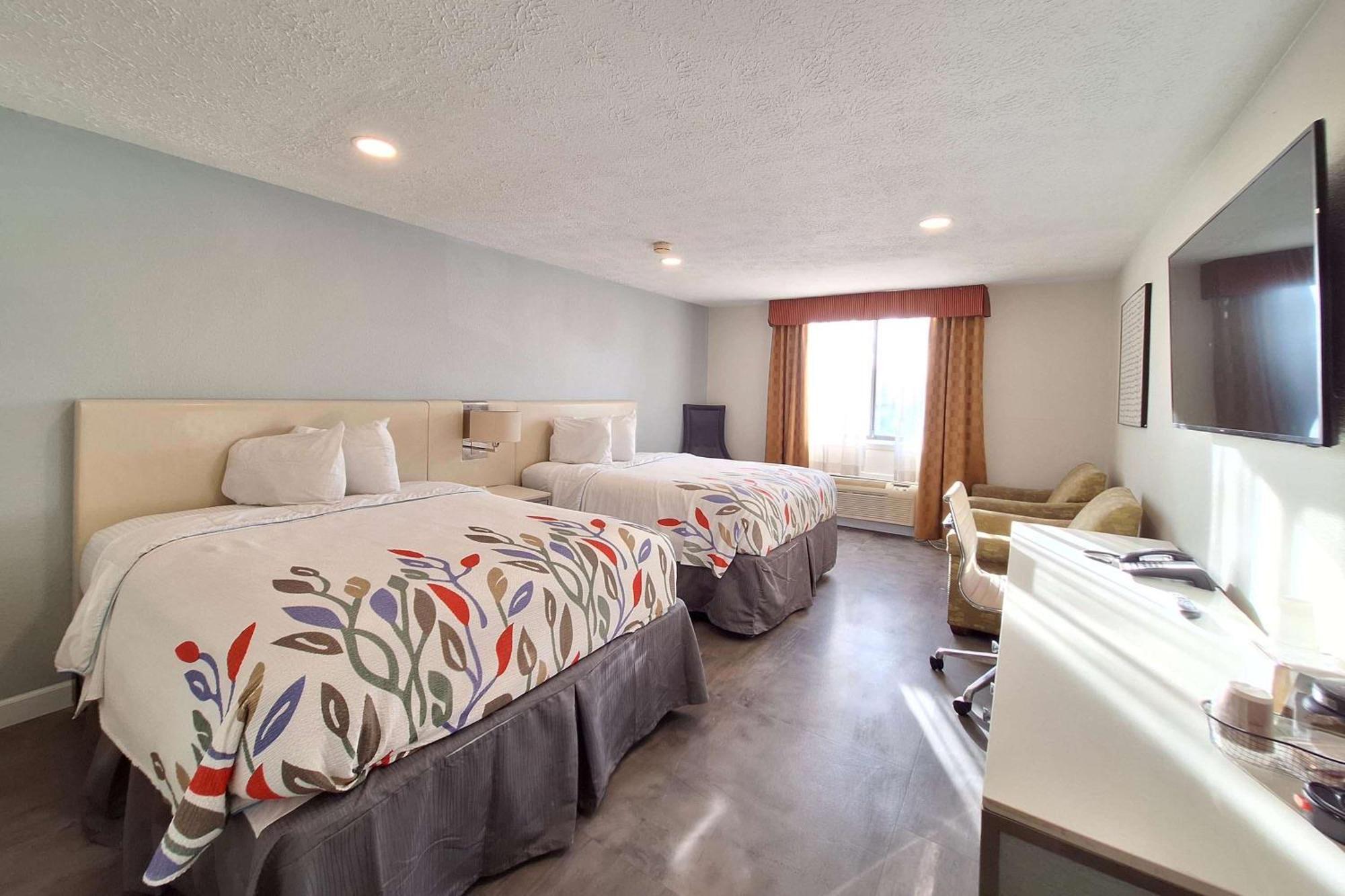 Travelodge By Wyndham Indianapolis Speedway Εξωτερικό φωτογραφία