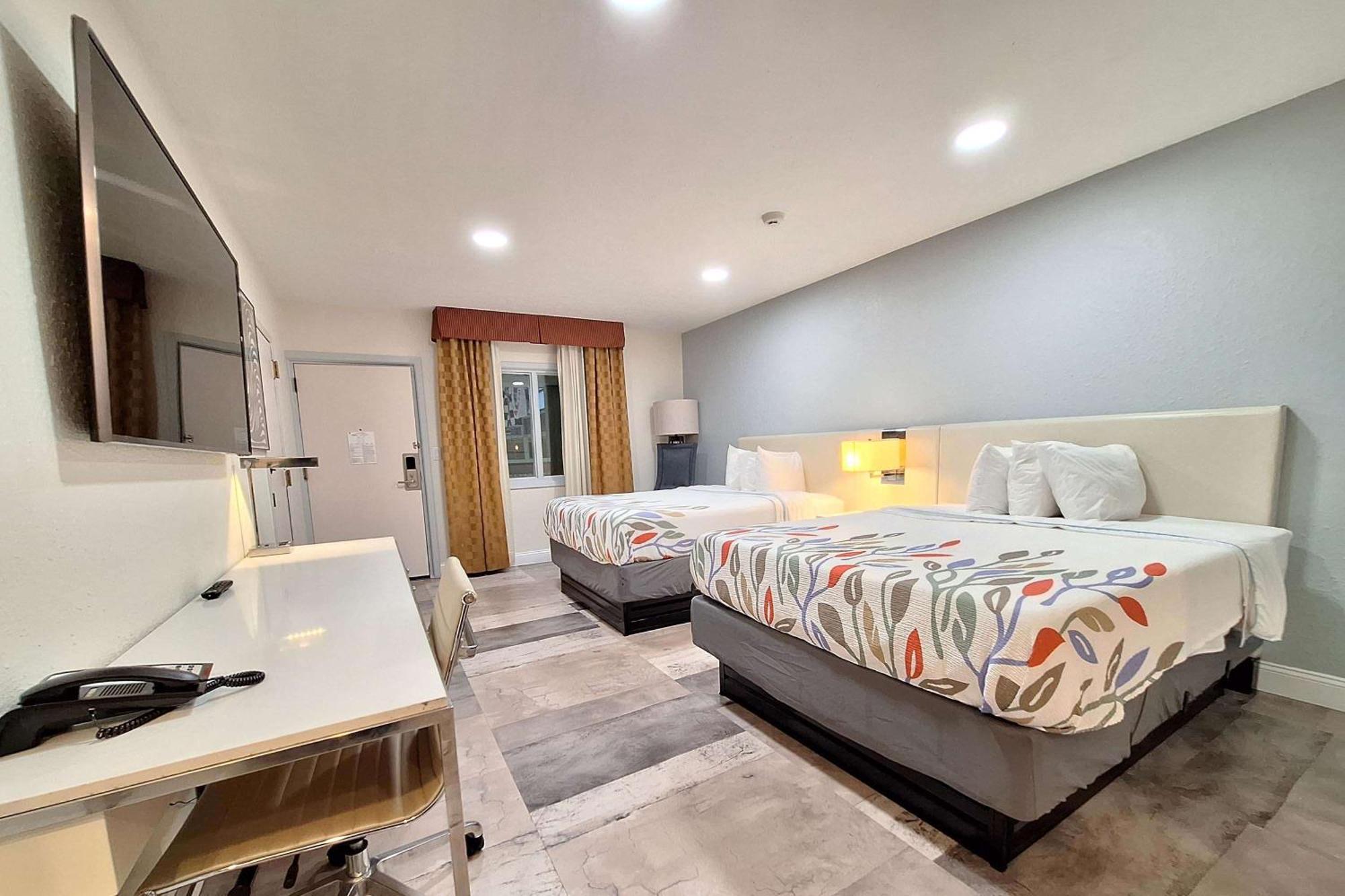 Travelodge By Wyndham Indianapolis Speedway Εξωτερικό φωτογραφία